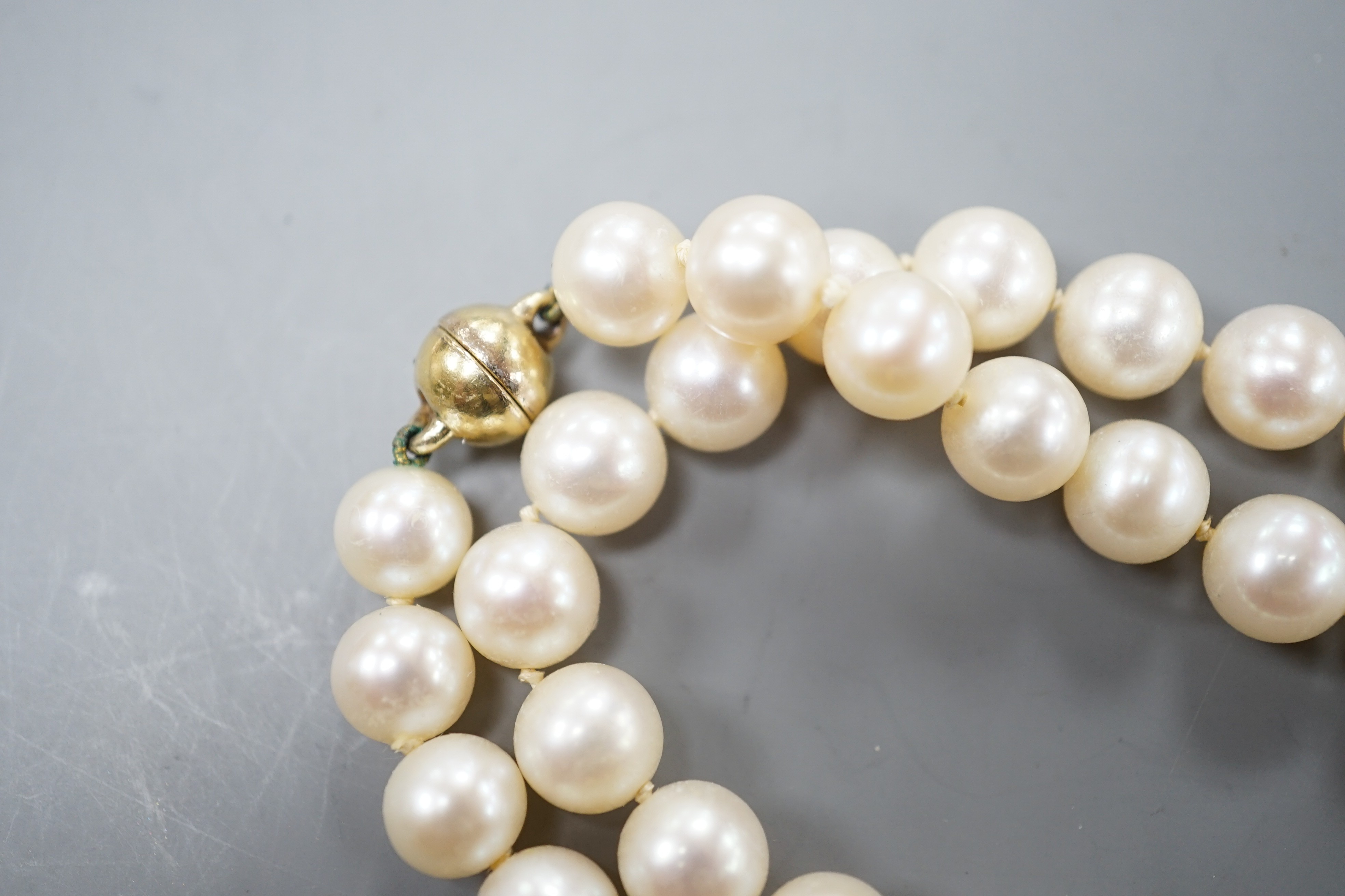 A single strand cultured pearl necklace, with magnetic ball clasp, 44cm.